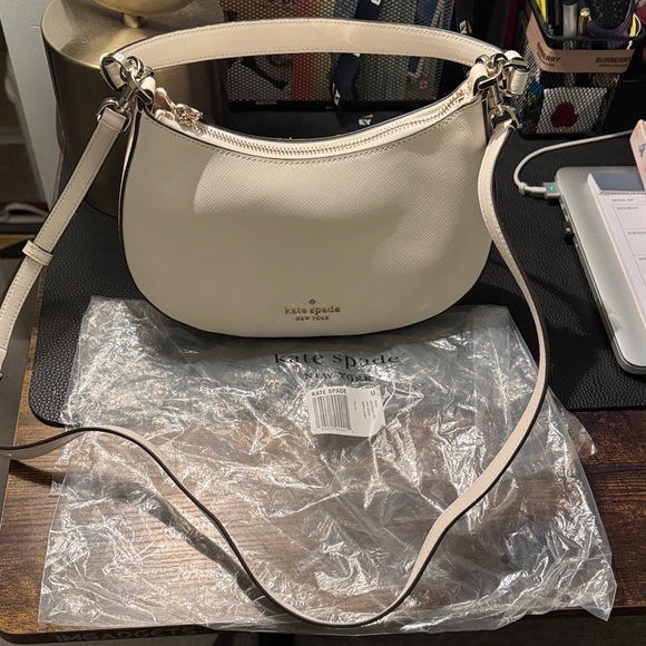 kate spade Handbags - Kate Spade Ivory Shoulder Bag